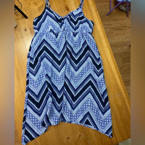 Chevron Patterned Sleeveless Dress - Picture 1 of 6